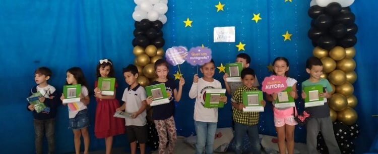 Escritores mirins lançam livros em escola de Caraguatatuba