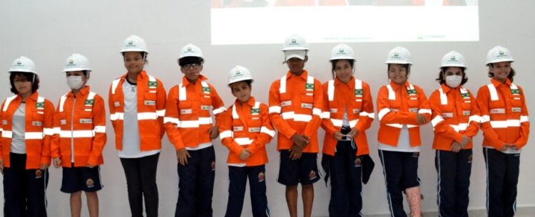 Alunos da rede municipal de ensino de Caraguatatuba visitam Unidade de Tratamento de Gás Monteiro Lobato