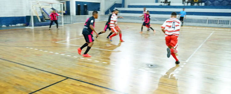 Finais das Séries Prata e Ouro do Campeonato de Futsal de Caraguatatuba são nesta quarta-feira