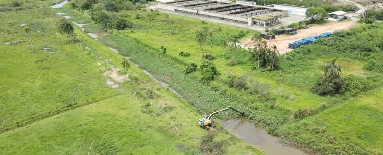 Nova máquina dobra capacidade de limpeza de vala em Caraguatatuba