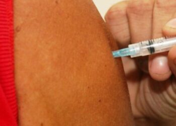 Sala de vacina das Unidades Básicas de Saúde de Caraguatatuba funcionam meio período nesta sexta-feira