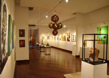 Agenda Cultural de Caraguatatuba traz cinema gratuito, música, exposições de arte e Contação de Histórias