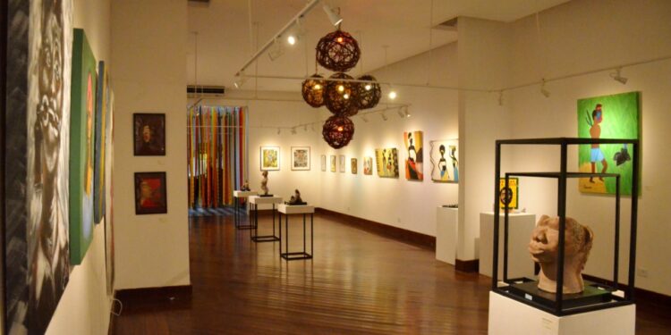 Agenda Cultural de Caraguatatuba traz cinema gratuito, música, exposições de arte e Contação de Histórias