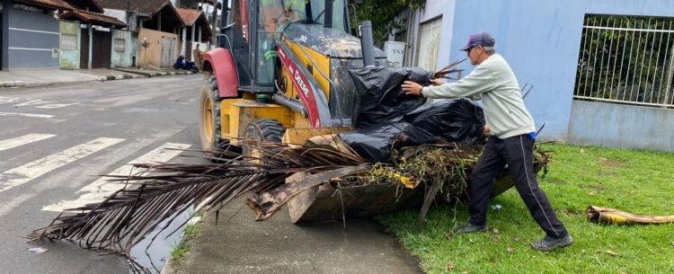 Bairros da Região Sul de Caraguatatuba recebem serviços de limpeza e manutenção nesta quinta-feira