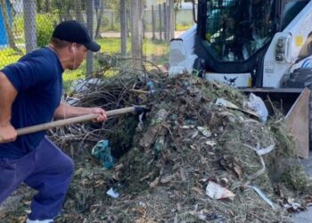 Ruas da Região Sul de Caraguatatuba recebem limpeza e roçada nesta quinta-feira