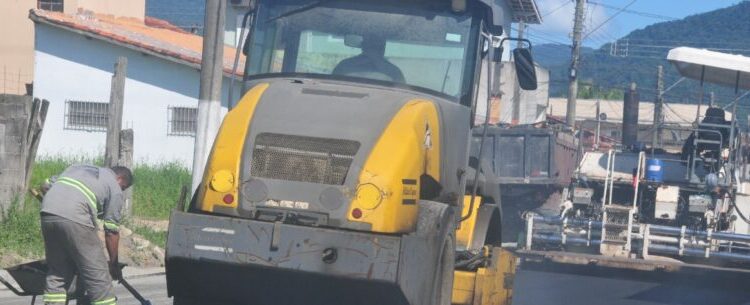 Prefeito de Caraguatatuba anuncia pacote de pavimentações e destaca entrega de unidades escolares