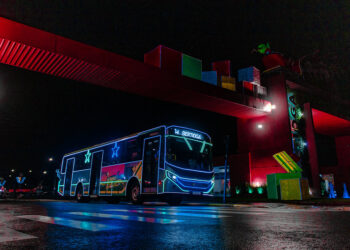 Ônibus iluminado começa a circular em Bertioga