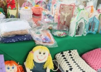 Artesanatos com preços acessíveis podem ser encontrados no Bazar de Natal do Fundo Social até amanhã (9)