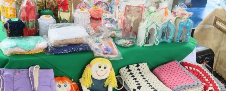Artesanatos com preços acessíveis podem ser encontrados no Bazar de Natal do Fundo Social até amanhã (9)