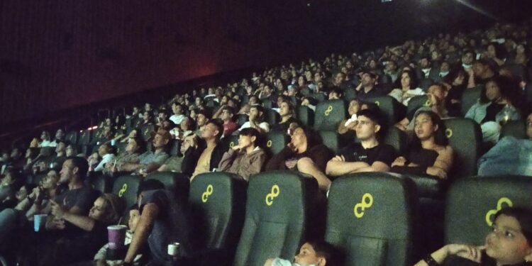 Filme ‘Avatar 2’ lota as salas de cinema do Centerplex do Serramar Shopping e continua em exibição