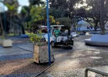 Prefeitura de Caraguatatuba intensifica limpeza de áreas públicas