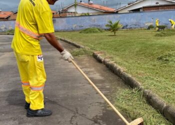 Prefeitura de Caraguatatuba continua com ações de limpeza e conservação por toda a cidade