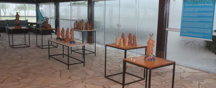 Secretaria de Turismo de Caraguatatuba recebe exposição ‘Olhares sobre Arte Sacra’