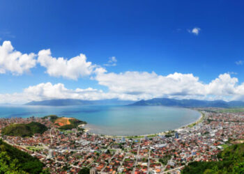 Campanha ‘Caraguá Feliz em Preservar’ alia ações de conscientização ambiental e limpeza de costeiras