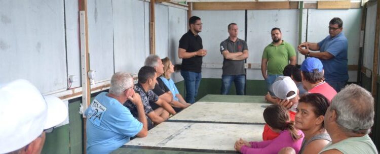 Canal do Rio Juqueriquerê recebe desassoreamento para melhorar fluxo de água e navegação durante temporada