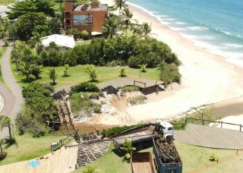 Prefeitura de Caraguatatuba reforma píer do Massaguaçu