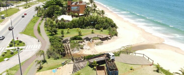 Prefeitura de Caraguatatuba reforma píer do Massaguaçu