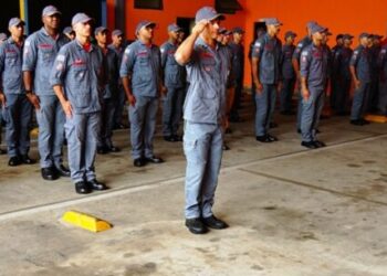 Prefeito de Caraguatatuba recepciona reforço do grupamento de Bombeiros para temporada 2022/2023