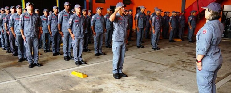 Prefeito de Caraguatatuba recepciona reforço do grupamento de Bombeiros para temporada 2022/2023