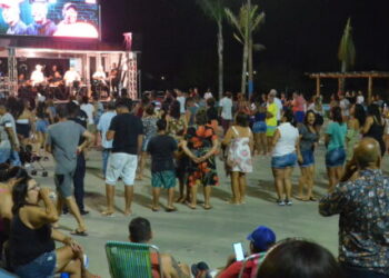 Unidade Móvel de Cultura do Sesi reúne pagode, forró e sertanejo no Travessão