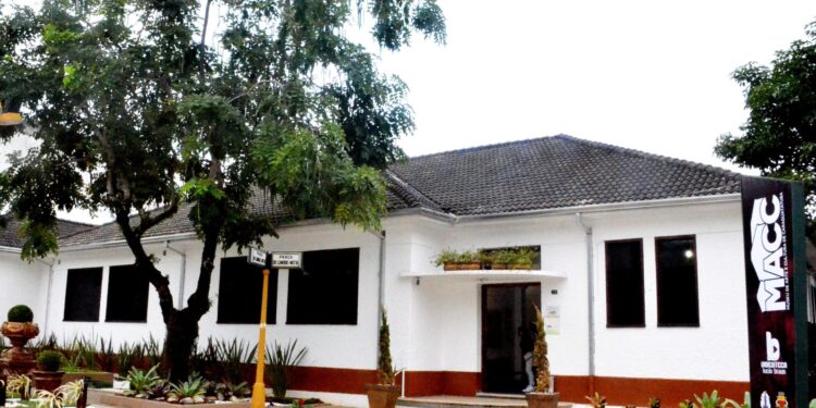 Museu de Arte e Cultura de Caraguatatatuba recebe exposições de grandes artistas até janeiro