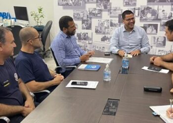 Prefeito de Caraguatatuba se reúne com comando da PM para definir ações no Réveillon e temporada de verão