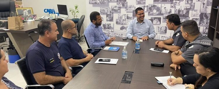 Prefeito de Caraguatatuba se reúne com comando da PM para definir ações no Réveillon e temporada de verão