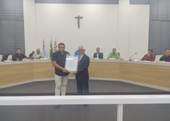 Dr. Matsuda coordenador de Direito é homenageado na Câmara de Ubatuba