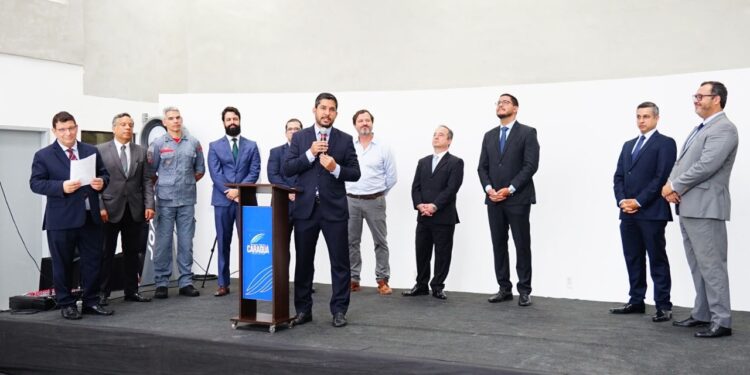 Tato Aguilar marca presença na inauguração do fórum de Caraguatatuba