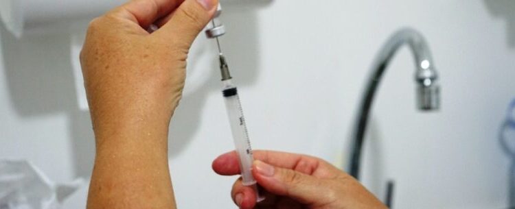 Caraguatatuba amplia vacinação contra Meningite C em adolescentes de 15 a 19 anos não vacinados