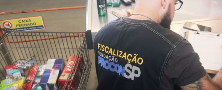 Prefeitura aplica mais de R$ 202 mil em multas e recolhe 365 kg de alimentos vencidos em supermercados de Caraguatatuba