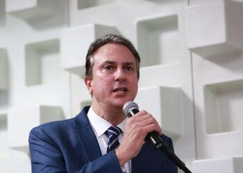 Camilo Santana assume o Ministério da Educação e promete ampliar nacionalmente as escolas em tempo integral