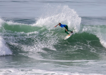 SOL AGUIRRE E LAURA RAUPP SÃO A AMÉRICA DO SUL NA DECISÃO DO MUNDIAL JUNIOR DA WSL