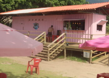 Comerciantes mostram otimismo com novas estruturas de quiosques na Praia da Mococa