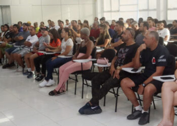 Prefeito dá boas-vindas a professores de esporte e Corpo de Bombeiros faz palestra sobre primeiros socorros