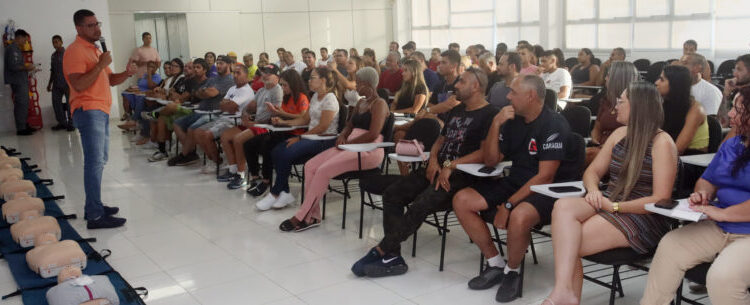 Prefeito dá boas-vindas a professores de esporte e Corpo de Bombeiros faz palestra sobre primeiros socorros