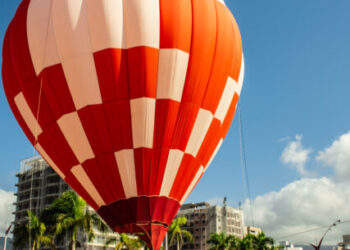 Emoção toma conta de público que passeou de balão em Caraguatatuba no evento da Arena Verão Esportiva