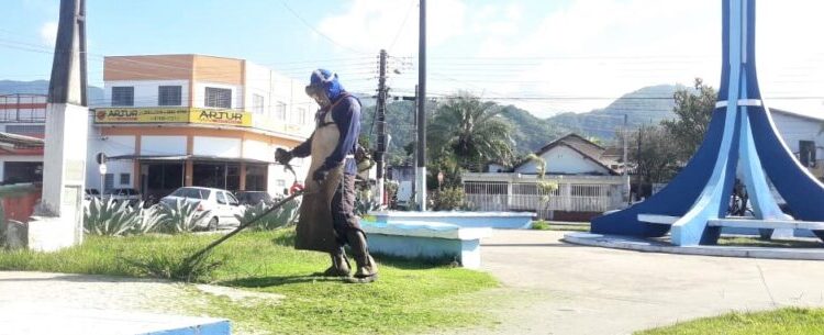 Mais bairros são atendidos com mutirão de limpeza pública em Caraguatatuba