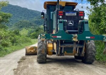 Prefeitura de Caraguatatuba realiza manutenção de nivelamento em vias públicas