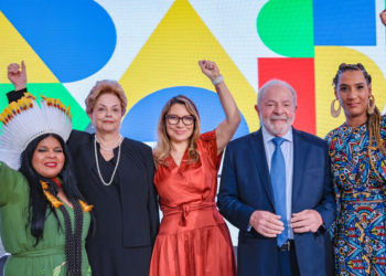 Em cerimônia recheada de simbolismos, Anielle Franco e Sonia Guajajara tomam posse