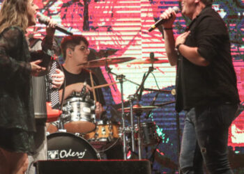 CARAGUÁ TÁ SHOW: Play no Modão é sucesso na Praça da Cultura no Centro