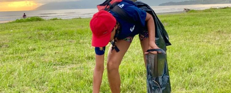 Coleta de recicláveis se transforma em café de confraternização para trabalhadores da limpeza urbana de Caraguatatuba