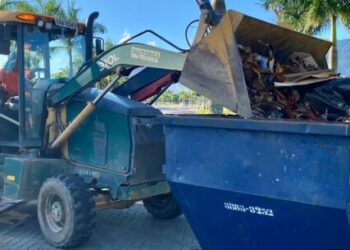 Mutirão de limpeza e manutenção segue a todo vapor nos bairros de Caraguatatuba