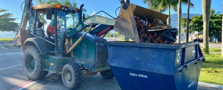 Mutirão de limpeza e manutenção segue a todo vapor nos bairros de Caraguatatuba