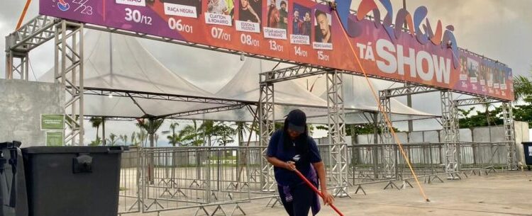 Prefeitura de Caraguatatuba redobra ações de limpeza para atender programação de verão