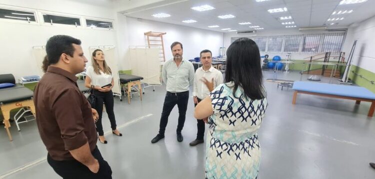 Ubatuba busca parceria com faculdade de medicina de Caraguá