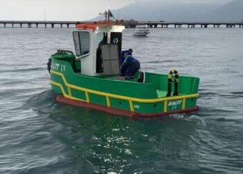 Prefeitura de Caraguatatuba segue com operação para desassorear o canal do Rio Juqueriquerê