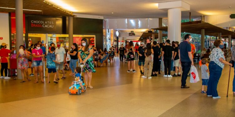 LIQUIDA VERÃO DO SERRAMAR SHOPPING MOVIMENTA COMÉRCIO VAREJISTA