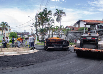 Rua 961, no Maitinga, recebe asfalto