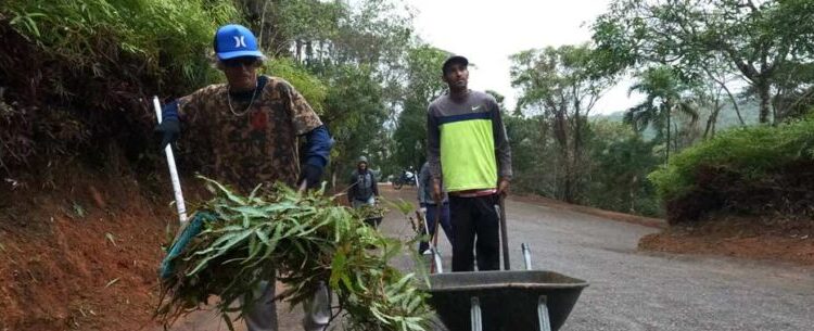 Prefeitura de Caraguatatuba chama mais 16 bolsistas do PEAD para reforço na limpeza pública
